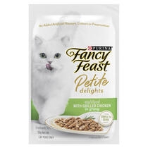 Fancy Feast Petite Delights with Grilled Chicken in gravy