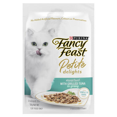 Fancy Feast Petite Delights with Grilled Tuna in gravy