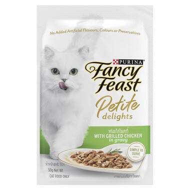 Fancy Feast Petite Delights with Grilled Chicken in gravy